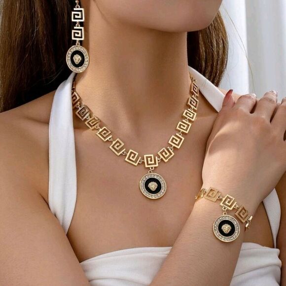 Designer Inspired Lion Necklace Bracelet & Earrings Set - Picture 6 of 6